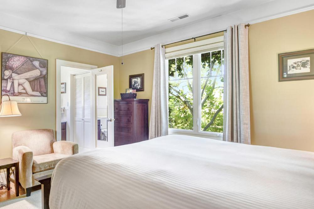 Queen Room interior